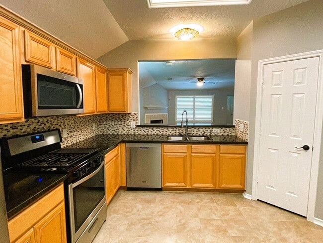 Building Photo - 4113 Cleburne Dr