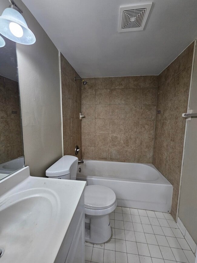 Building Photo - 1900 N Congress Ave