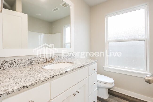 Building Photo - 428 N Wyandotte St