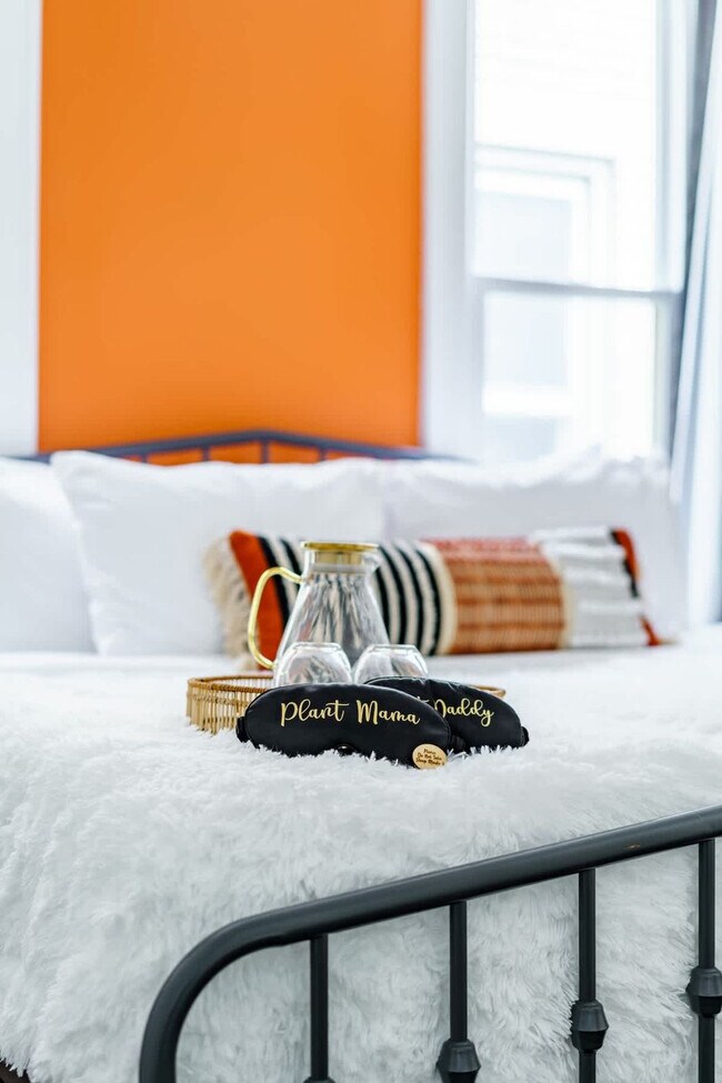 Building Photo - 33 Lundy St