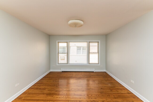 Building Photo - 4540 N Wolcott Ave