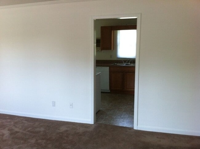 Building Photo - 2 Bedroom / 1 Bath Apartment Johnson City, TN