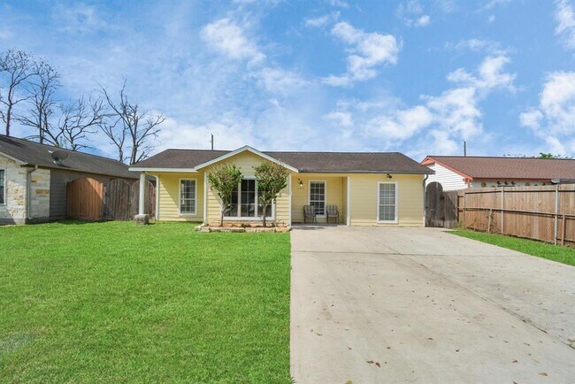 Building Photo - 1404 Briarwood Dr