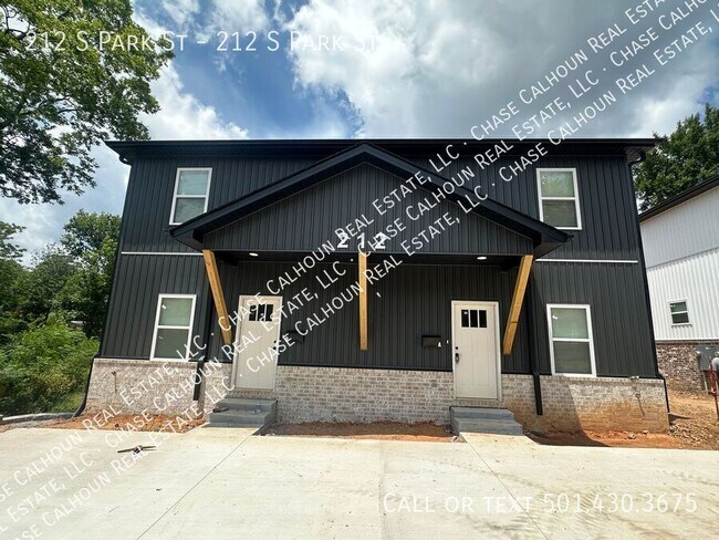 Primary Photo - 212 S Park St