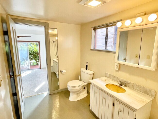 Building Photo - Jr.1BR/1BA Garden Unit NOPA Flat! Laundry!...