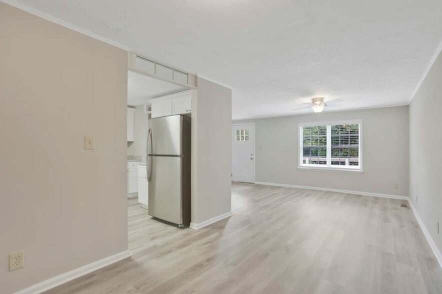 Building Photo - 3273 Newcastle Way SW