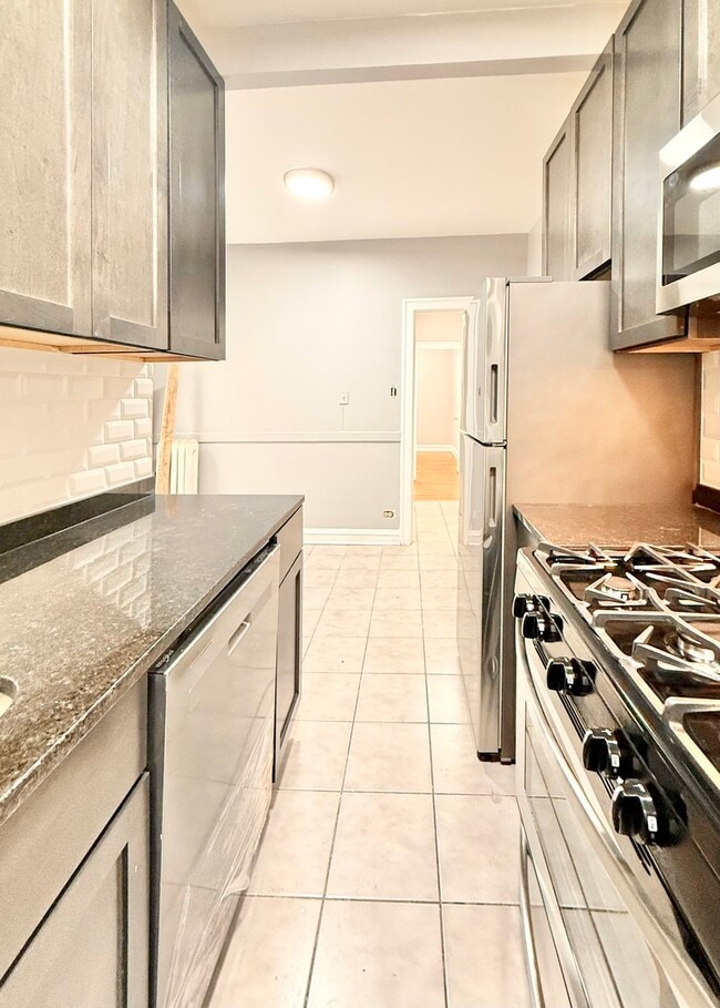 Building Photo - 6306 N Leavitt St