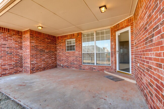 Building Photo - Five bedroom home in Edmond's Sheffield Glen