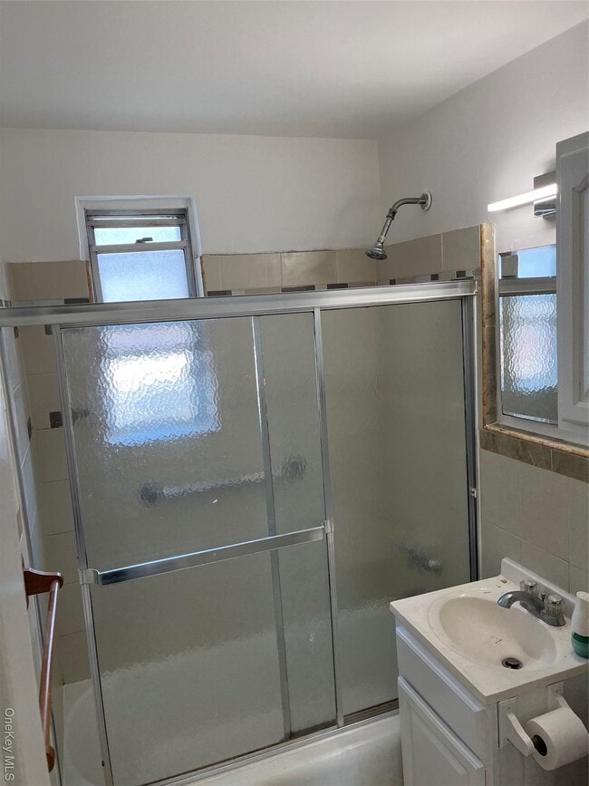 Building Photo - 72-05 Little Neck Pkwy