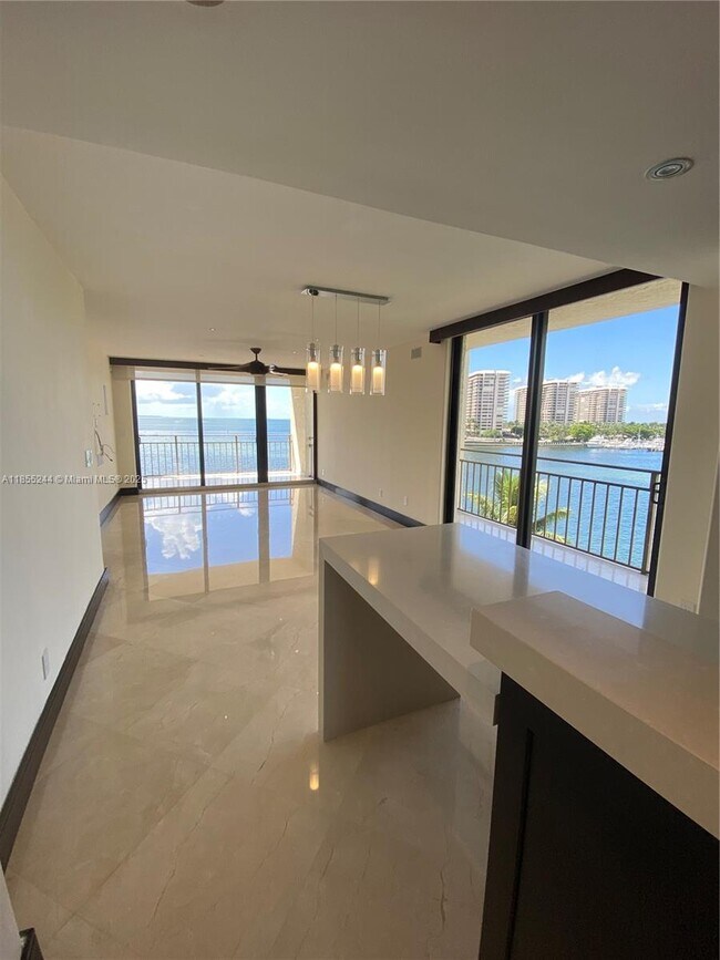 Building Photo - 1632 S Bayshore Ct