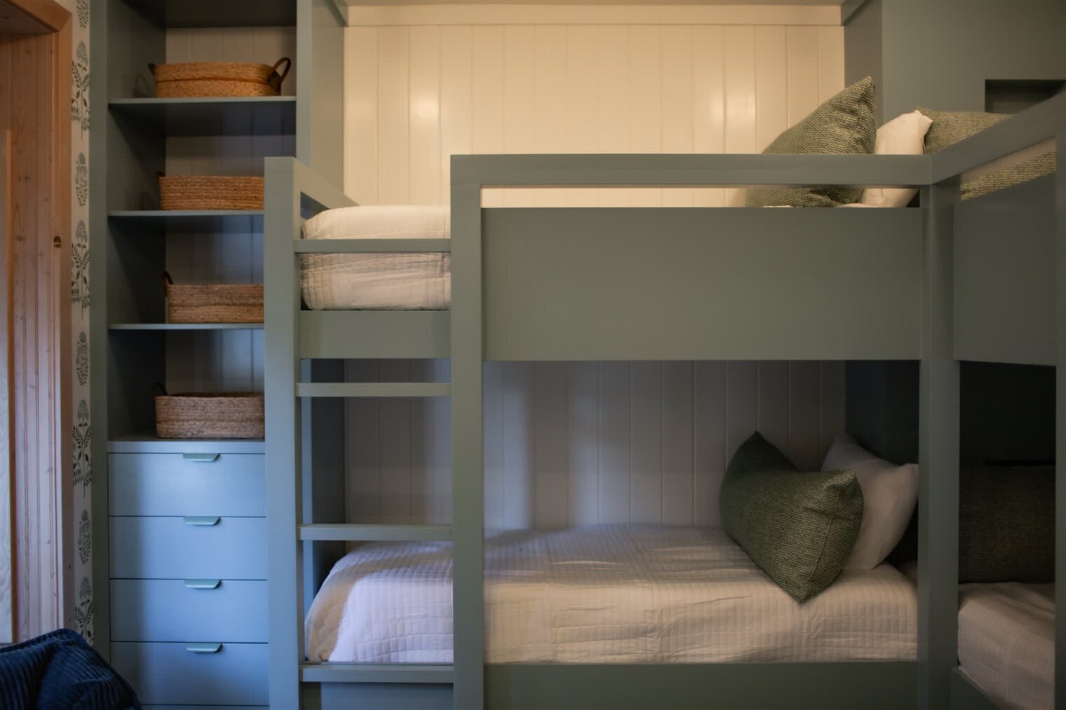 Building Photo - 14606 S Shore Dr