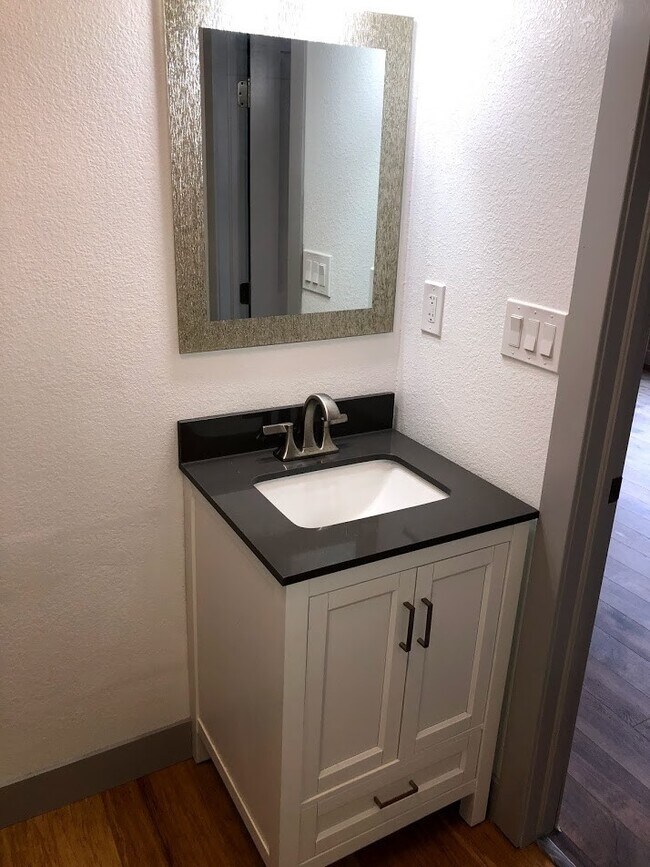 Building Photo - One of a Kind 2 Bed, 2 Bath Home with Gorgeous Mountain Views!