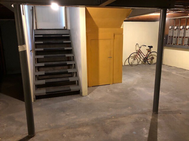 Building Photo - 1201 E Mifflin St