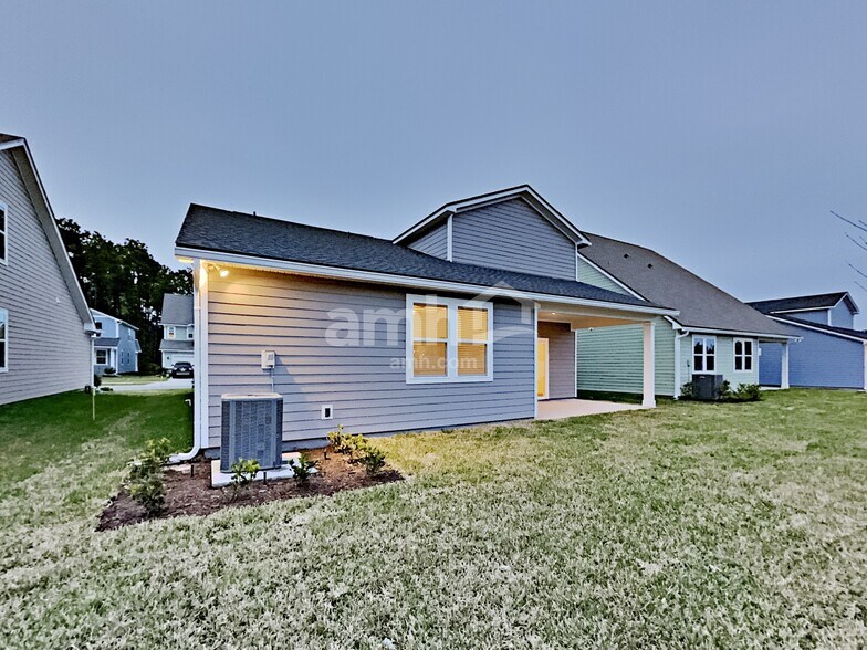 Building Photo - 450 Sandstone Dr