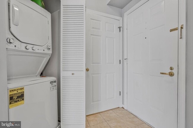 Building Photo - 1625 International Dr