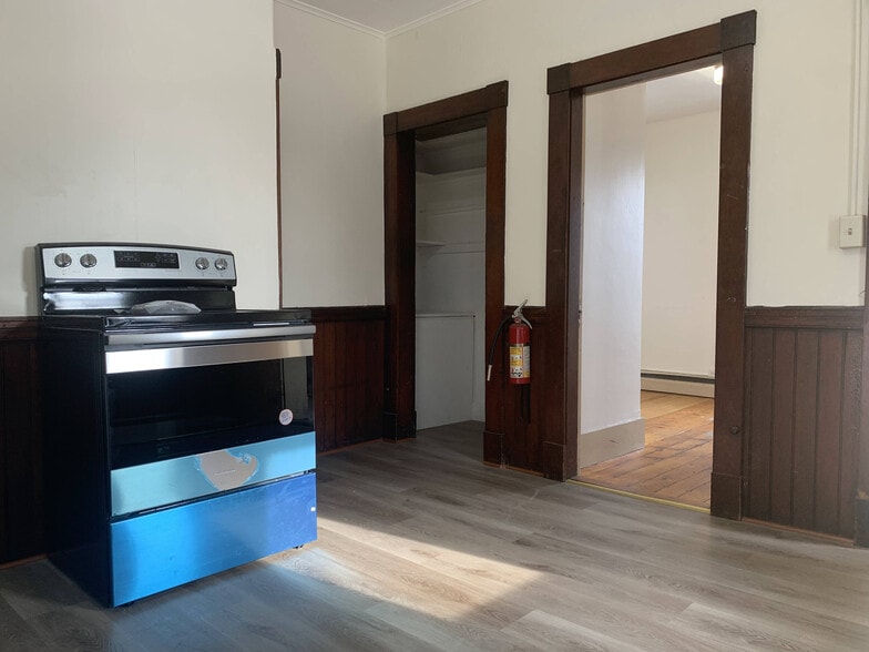 Kitchen - 201 Roxbury St
