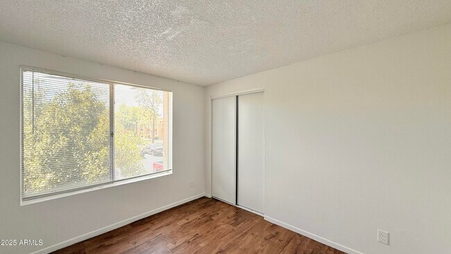 Building Photo - 2415 W Hazelwood St