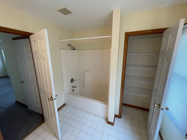 Building Photo - Spacious Home Ready to Rent! Don’t Miss Out!