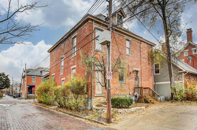 Building Photo - Stunning Short North Single Family House!