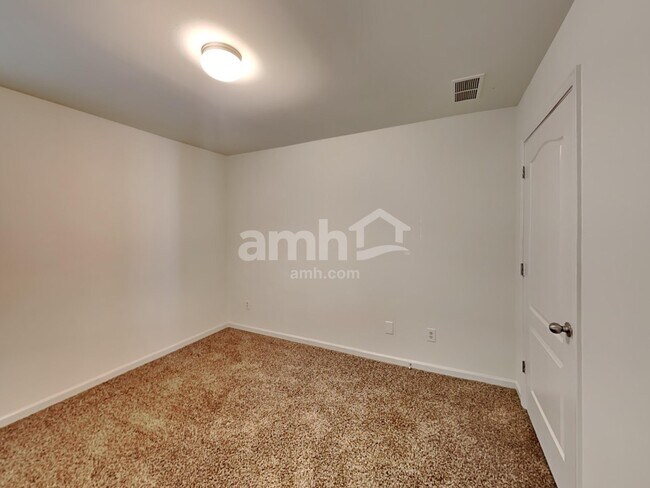 Building Photo - 5147 Scenic View Rd