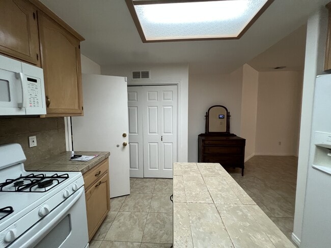 Building Photo - 9708 Bossa Nova Ct