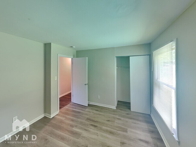 Building Photo - 730 Dunbrook Ln