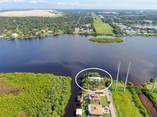 Building Photo - 9901 Bay Dr