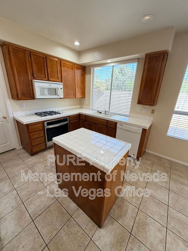 Building Photo - 266 Bluefield Ln