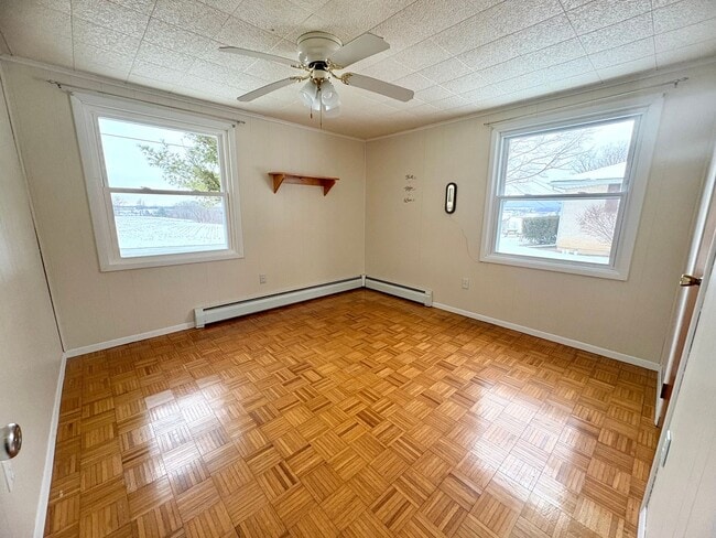 Building Photo - 3 Bedroom Rancher in Lebanon!