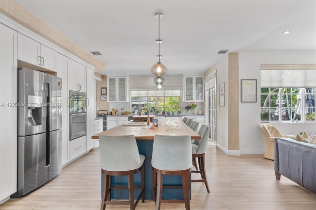 Building Photo - Northeast 5th Avenue Road, Miami Shores, FL 33138 - 5 BR 4 BA single-family home