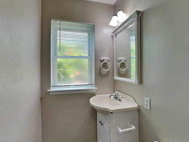 Building Photo - 3013 Esters Ct