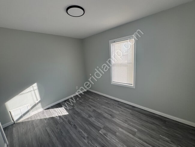 Building Photo - 2520 Lynn Ave