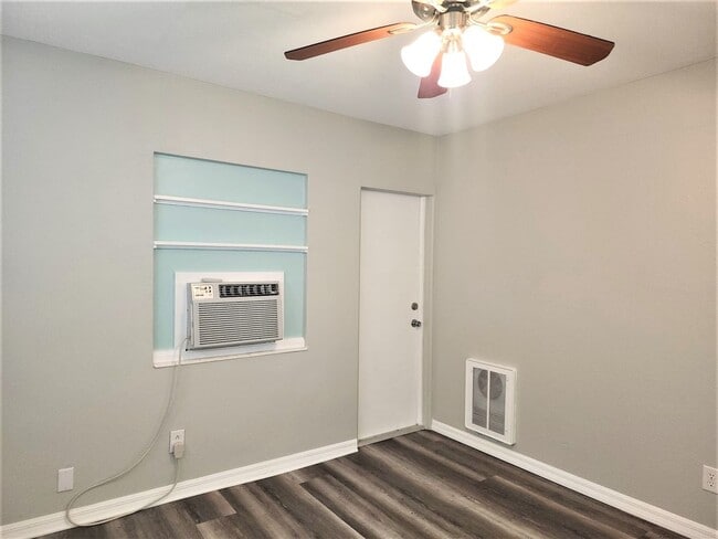 Building Photo - 5624 Gulfport Blvd S