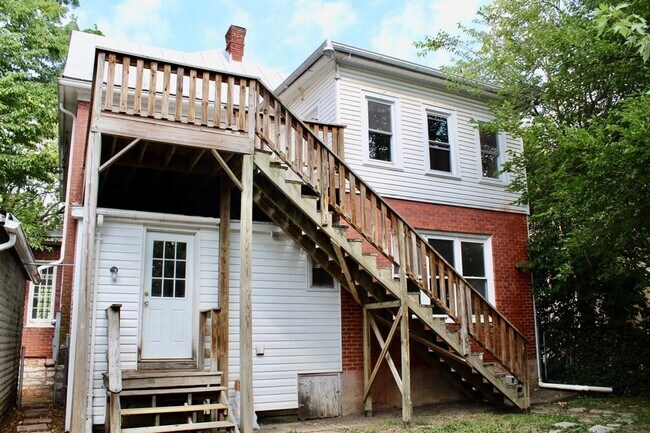 Building Photo - 316 N High St