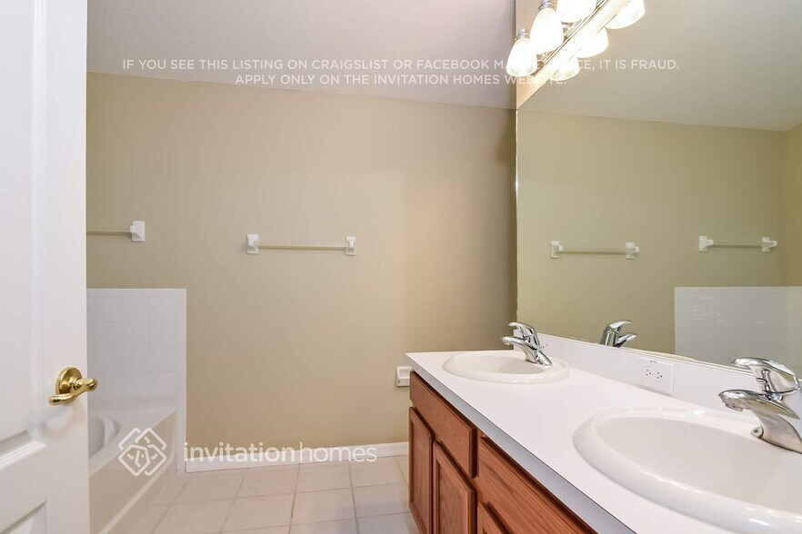Building Photo - 12513 Lake Vista Dr