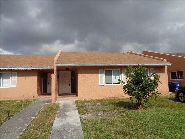 Primary Photo - 811 SW 12th Pl