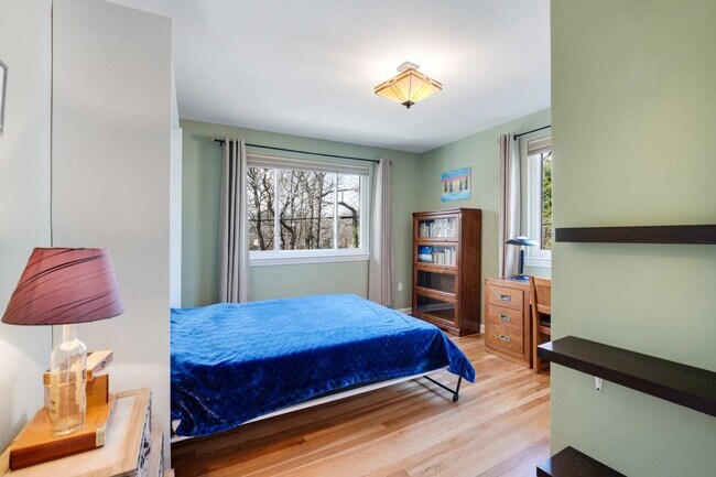 Building Photo - 5128 Linnean Terrace NW