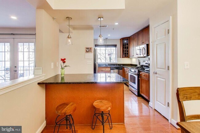 Building Photo - 4139 S Four Mile Run Dr