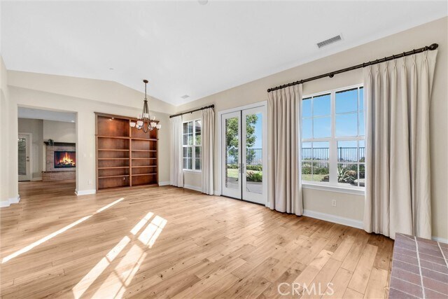 Building Photo - 31 Cezanne