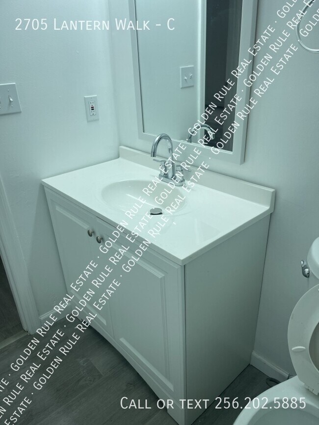 Building Photo - 2705 Lantern Walk SE