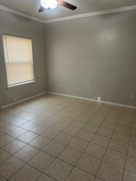 Building Photo - 9809 Richmond Ave.