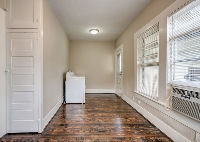 Building Photo - 115 Goldenrod St