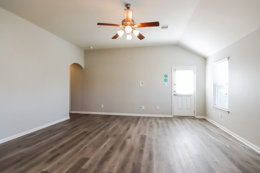 Building Photo - 1110 Shadow Glenn Dr