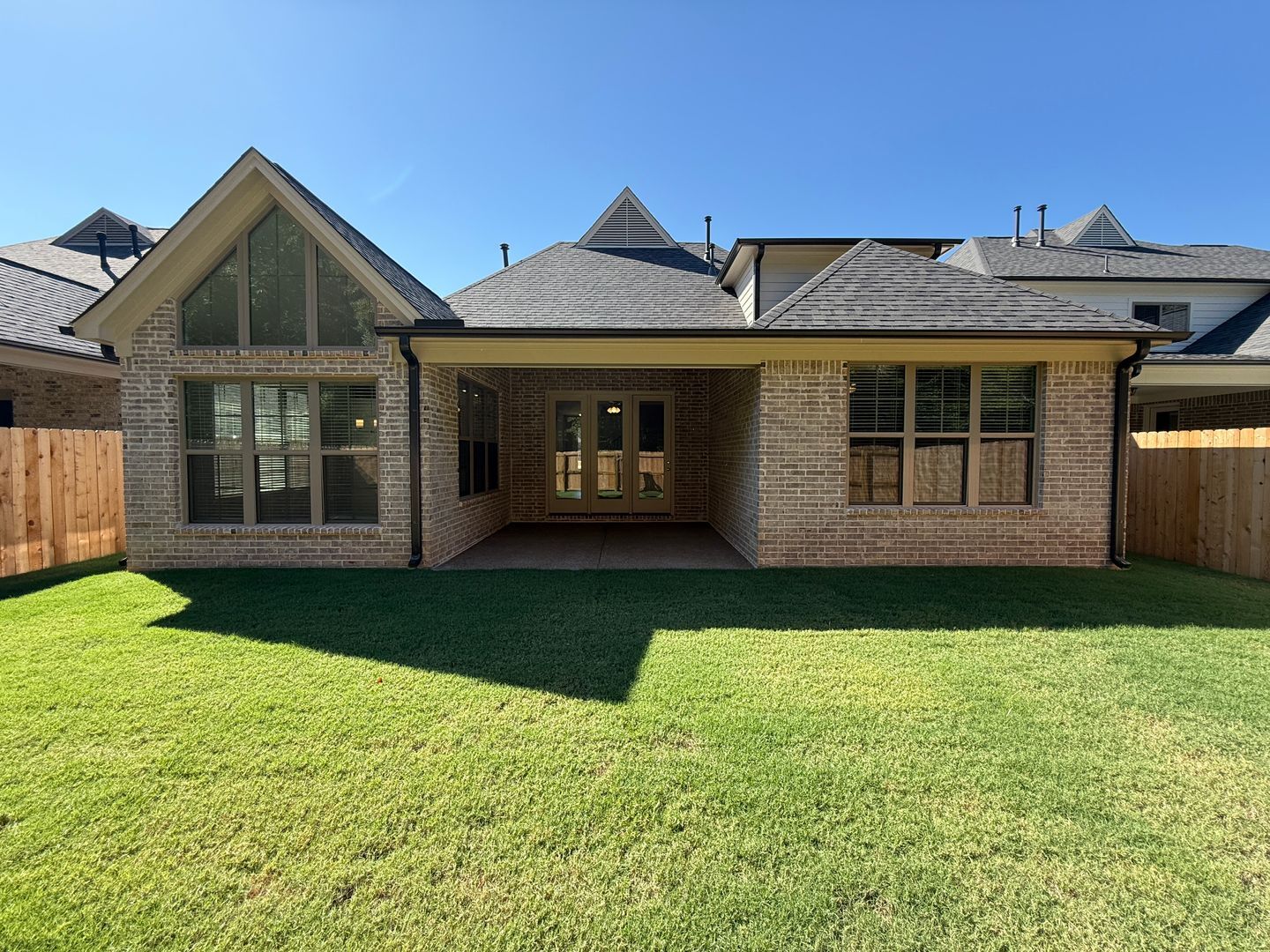 Building Photo - 592 Holden Dr