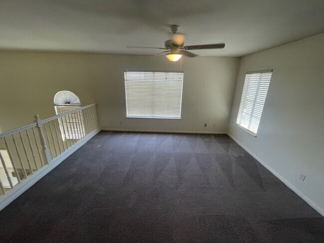 Building Photo - FANTASTIC SPACIOUS HOME LOCATED IN GATED C...
