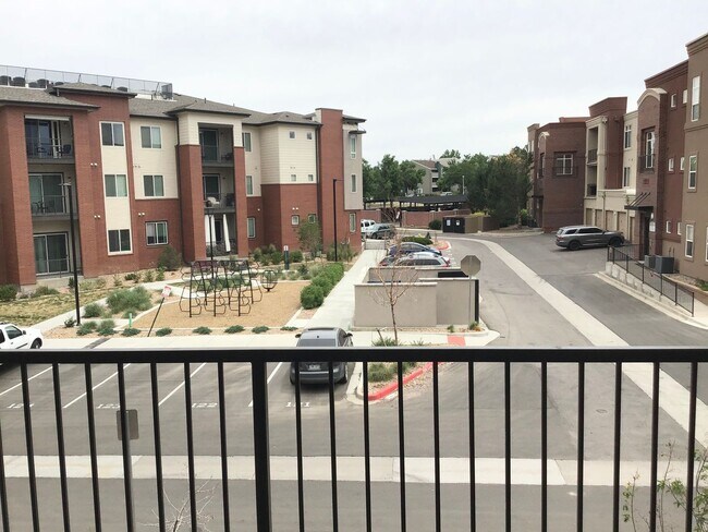 Building Photo - Wonderful 2bed 2 bath condo for rent at LI...