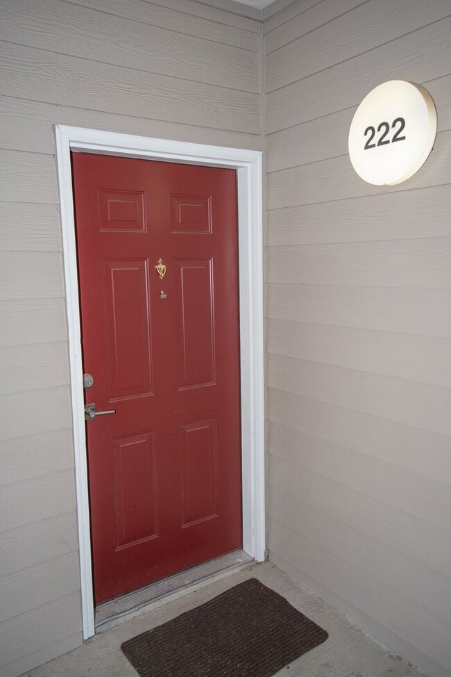 Building Photo - 2 Bedroom Suites Condo Near UNR