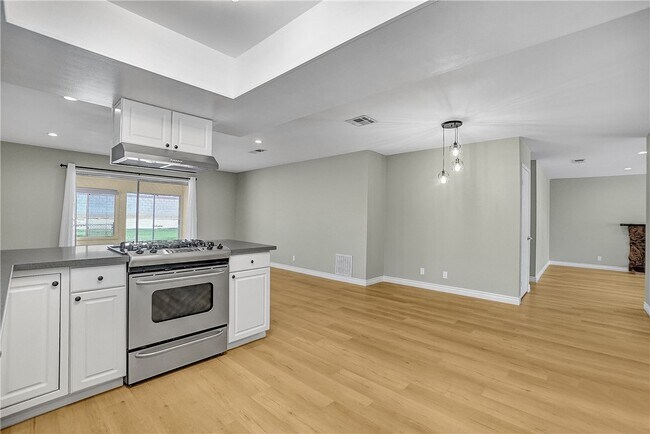 Building Photo - 44506 Sancroft Ave