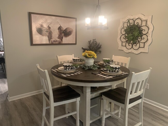 Dining Table Area - 539 Tayrn Dr