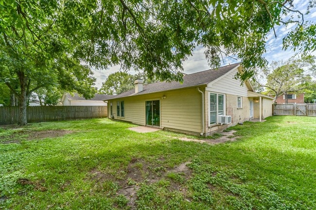 Building Photo - 2122 Clemson Dr